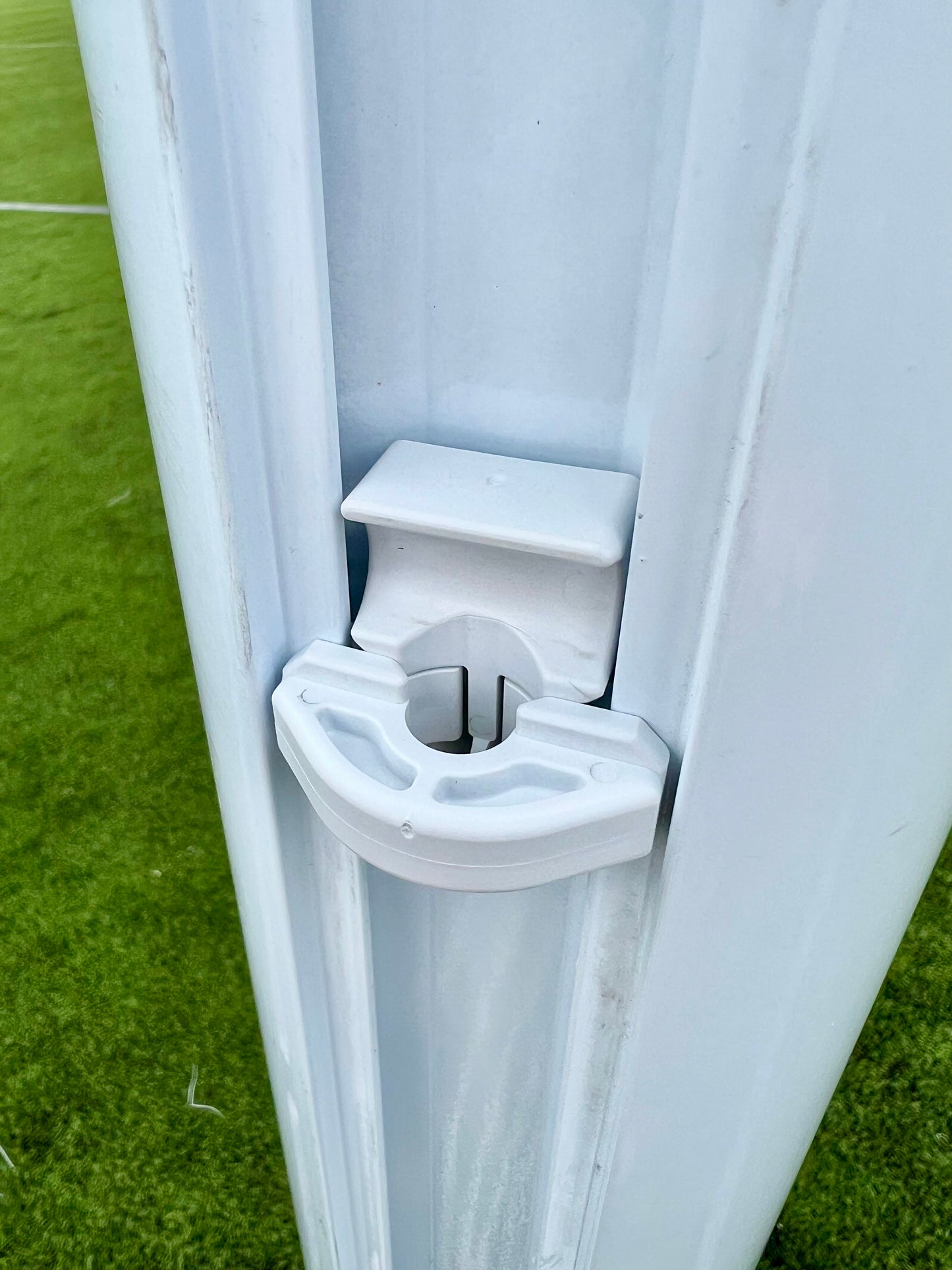 Football Goal Net Hook Locking Clip, Attaches Onto 4G Football Goal Net Hooks, (Fits 4G Net Hooks In 25mm Channel Gap Goals)
