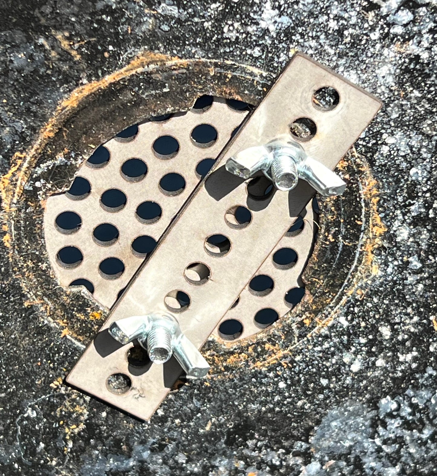 Taylor Wheelie Bin Drainage Hole Cover, Prevents Rats Entering Bins Through Drainage Hole, For 20mm To 80mm Diameter Hole's